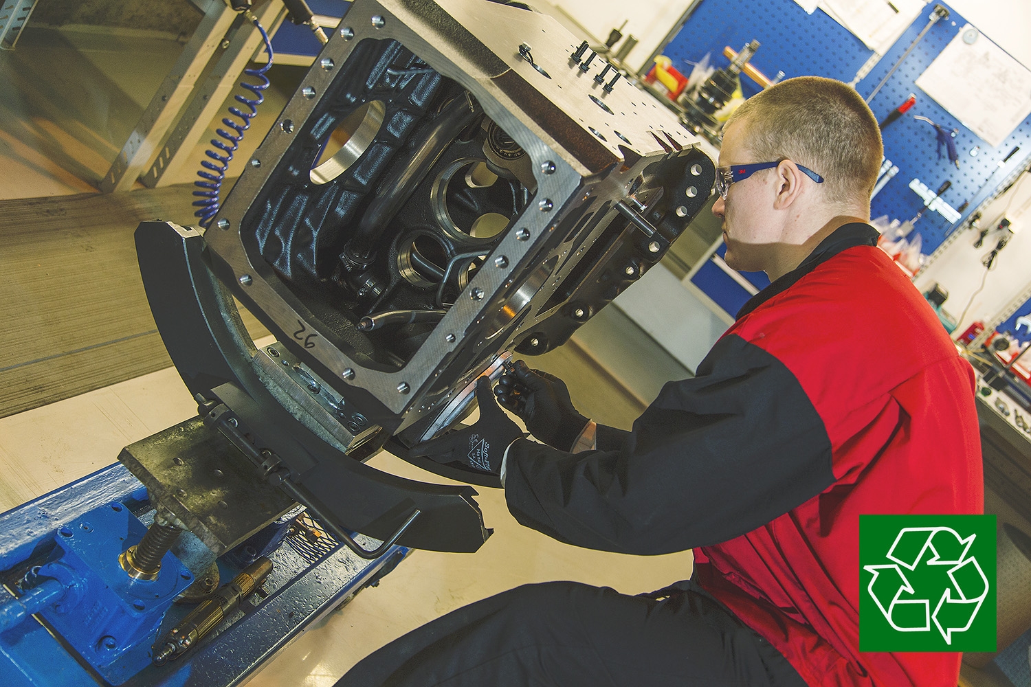 La instalación de una transmisión o motor remanufacturados es rápida, fácil y económica en cualquier concesionario local Valtra.