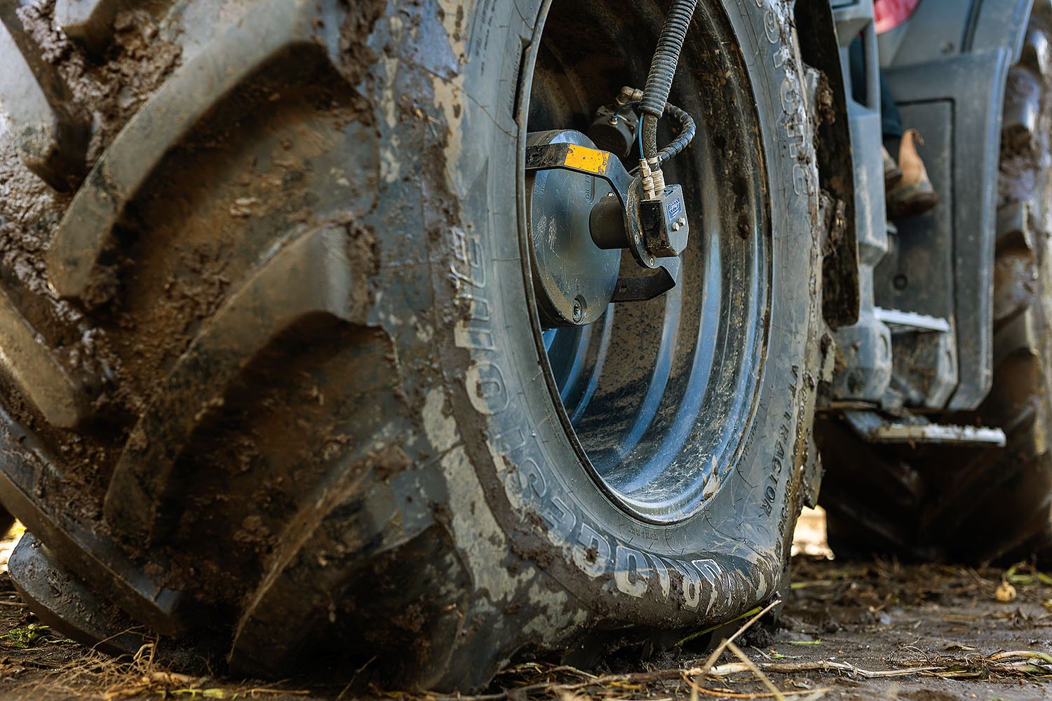 Testtraktoren hadde Bridgestone VF 710/70R42 BS VT-dekk bak og VF 600/70R30 BS VT-dekk foran.